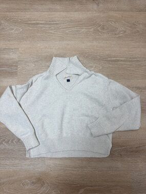 Universal thread V-Neck Mock Collar Sweater